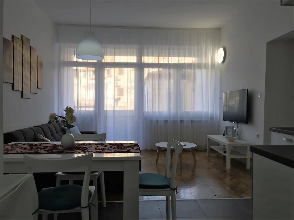 Arenacentar Apartments Пула 0*,