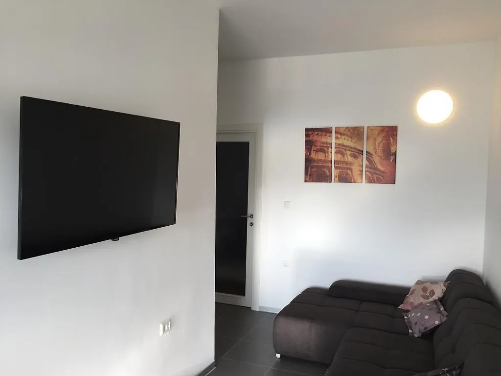Arenacentar Apartments Pula 0*,  Croatia